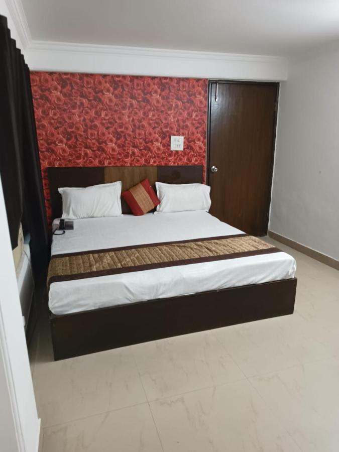 Hotel Airport Aditya Inn Új-Delhi Kültér fotó